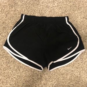 Black nike women’s running shorts